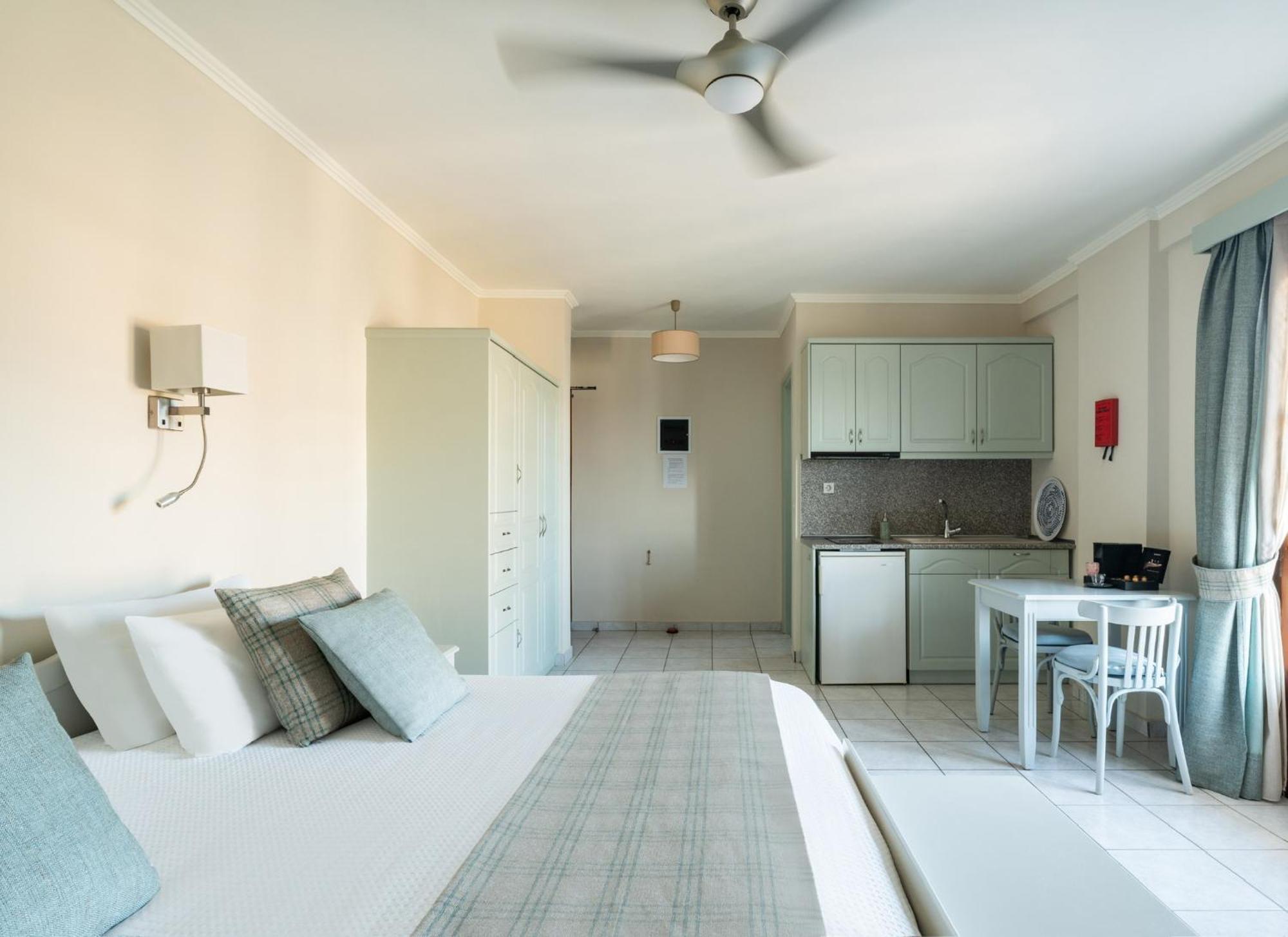 Hotel Liakoto Кардамили Екстериор снимка